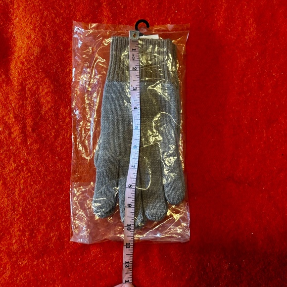 Anya Hindmarch Uniqlo collab gray touch of wool heattech knitted gloves NWT - Picture 6 of 7